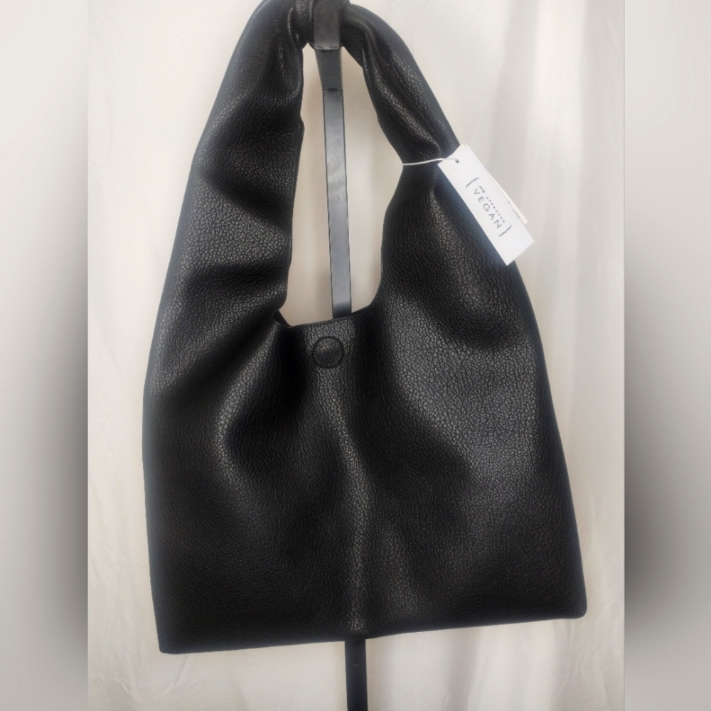 COPY - *BRAND NEW* Vegan Leather Knot shoulder bag,soft lining, 21' long, Fabul…
